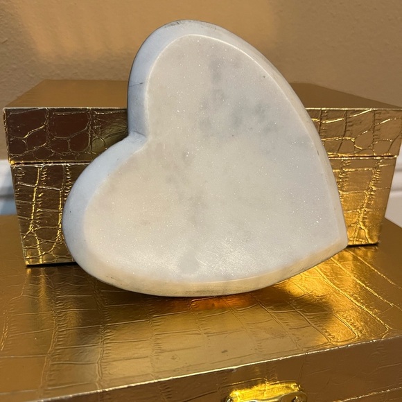 The Royal Standard Jewelry - The Royal Standard White Marbled Heart-Shaped Jewelry Holder